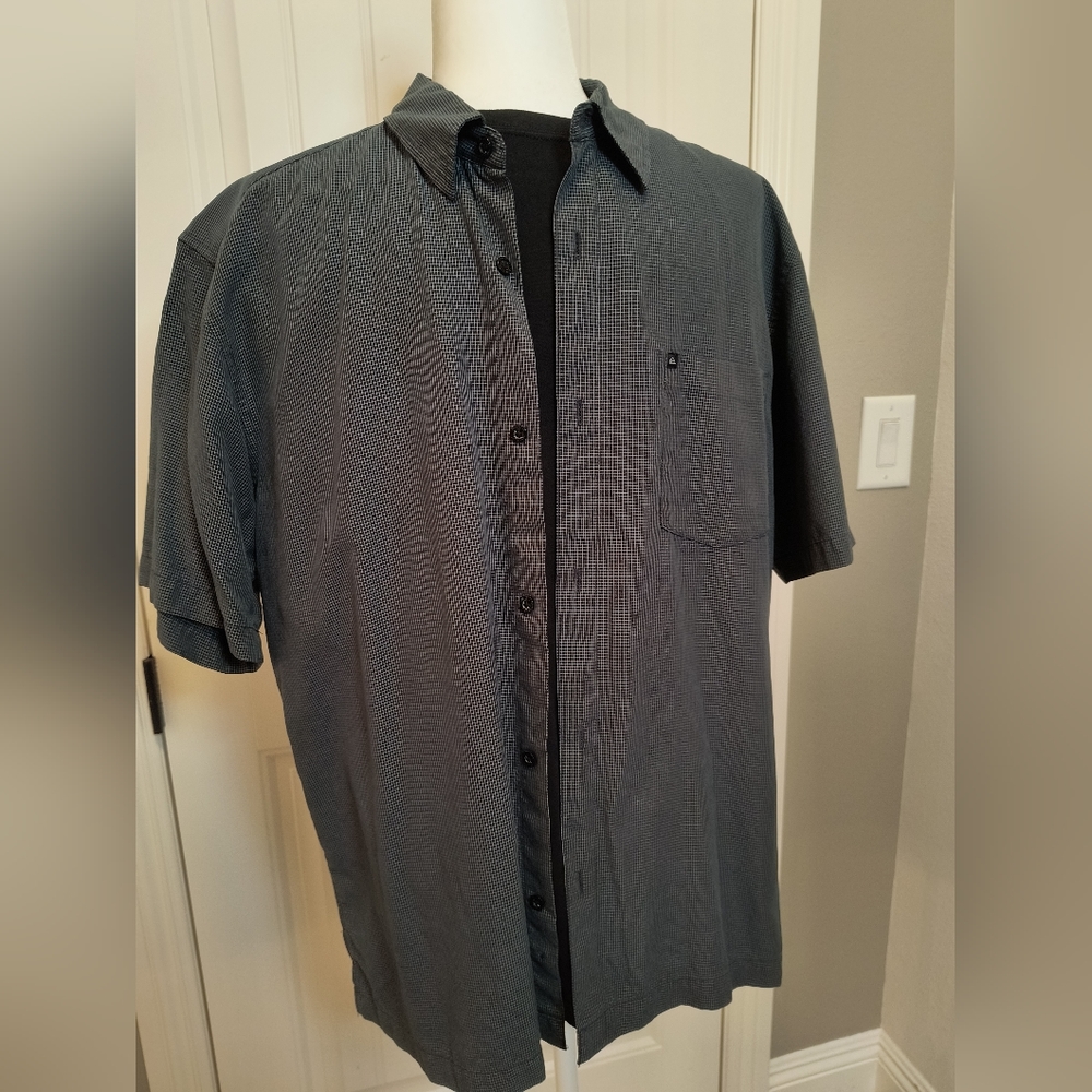 Quiksilver® Mens Short Sleeve Button Up Shirt - medium